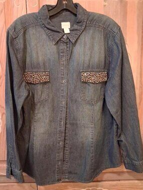 Chico's denim long sleeve shirt in a classic medium wash in size 3/XL